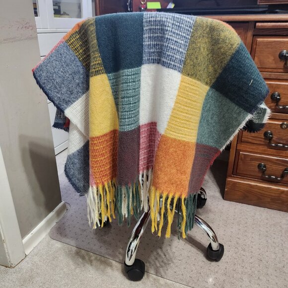 Northern Reflections - Shawl Like/Scarf, Excellent Condition, Very Soft - Picture 2 of 2